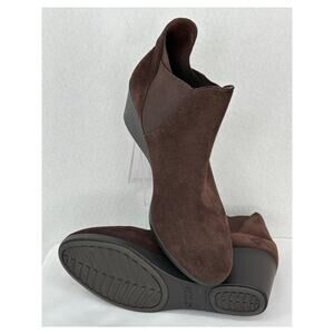 Crocs NWOT Leigh Wedge Heel Espresso Brown Suede Chelsea Ankle Fall Boots 10